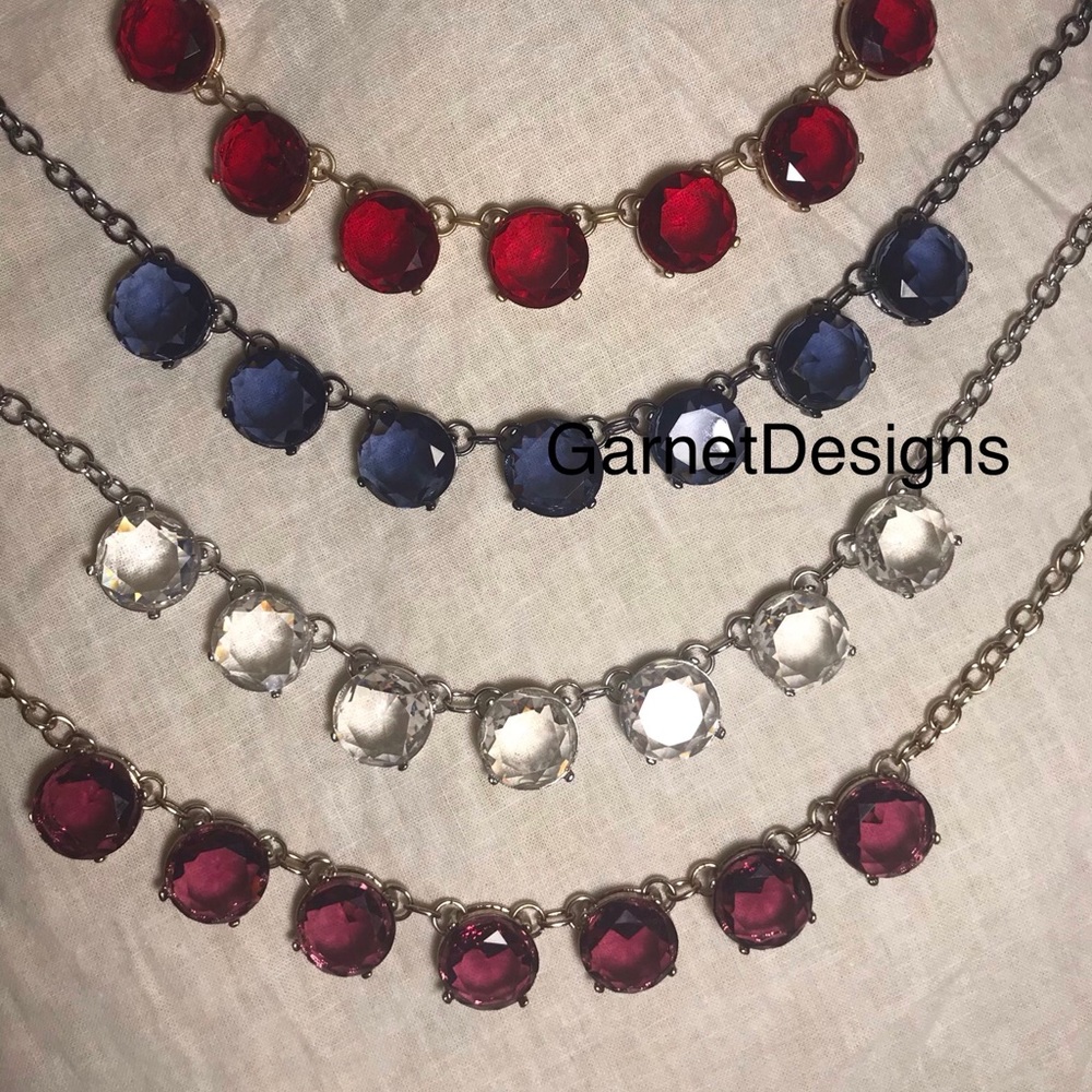 Striking Jeweltone large 7 Rhinestone Necklace